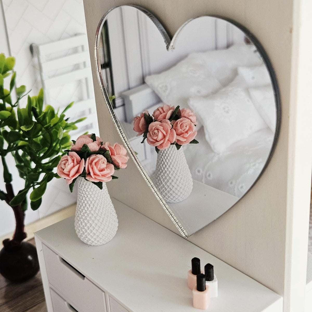 Dolls House Modern Large Heart Mirror – Silver Acrylic