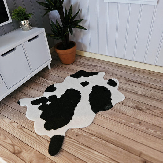 Natural-Shape Cowhide Rug – alternate view 2 | 1:12 scale dolls house miniature
