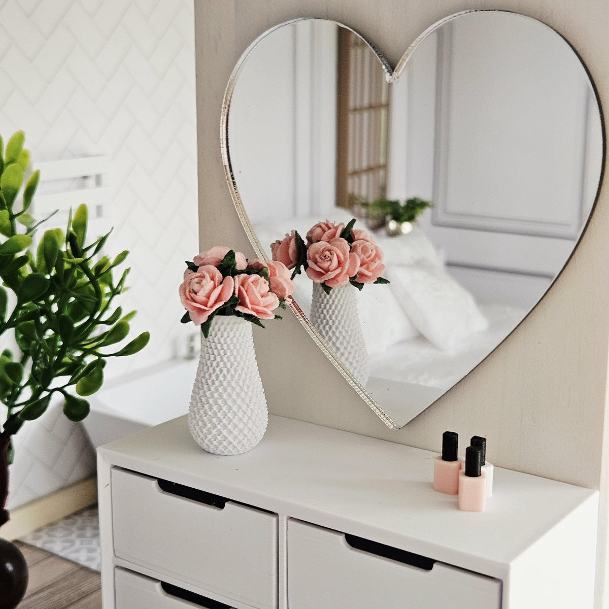 Dolls House Modern Large Heart Mirror – Silver Acrylic
