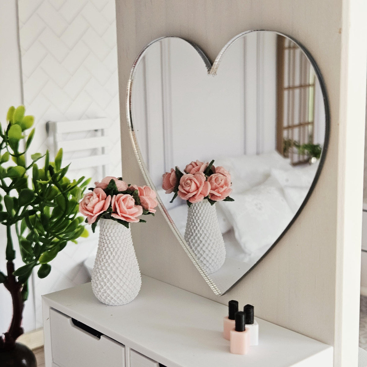 Dolls House Modern Large Heart Mirror – Silver Acrylic