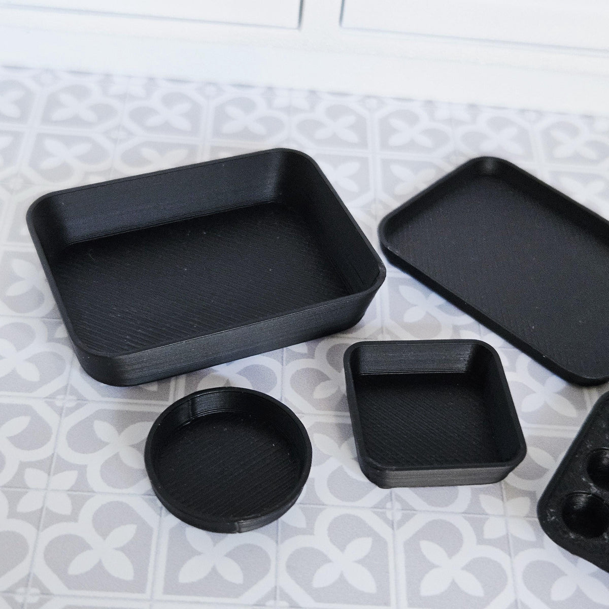Dolls House Baking Set | 5 Piece Miniature Bakeware Set | 1:12 Scale Kitchen Accessories