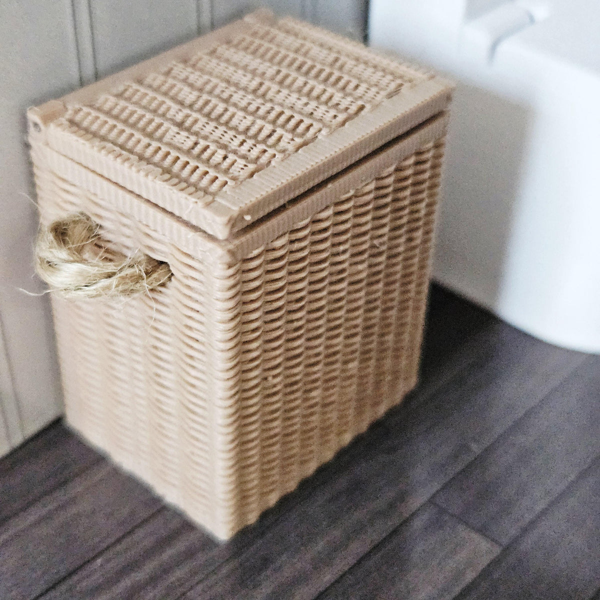 Wicker Laundry Basket with Hinged Lid