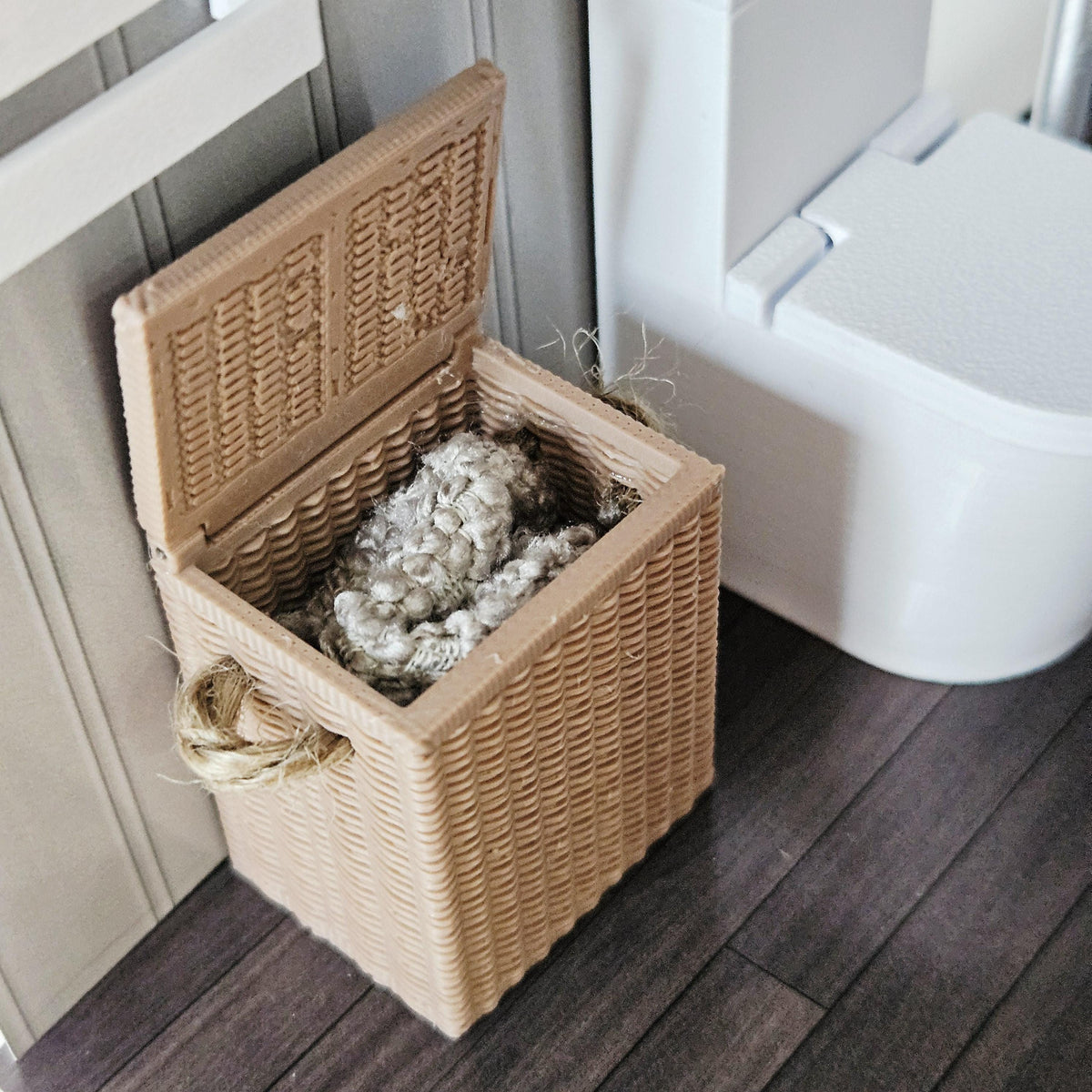 Wicker Laundry Basket with Hinged Lid