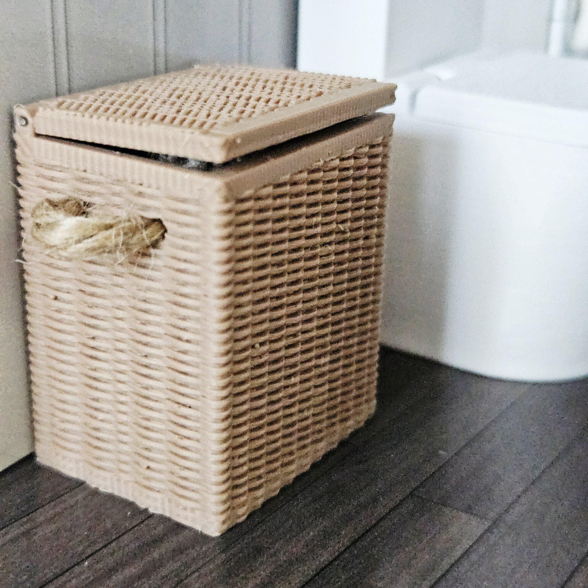 Wicker Laundry Basket with Hinged Lid