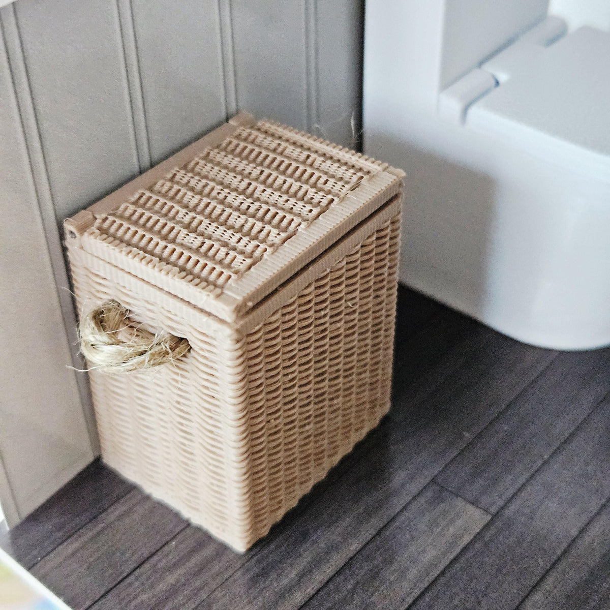 Wicker Laundry Basket with Hinged Lid