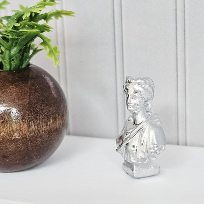 Mini Lady Bust – alternate view 2 | 1:12 scale dolls house miniature