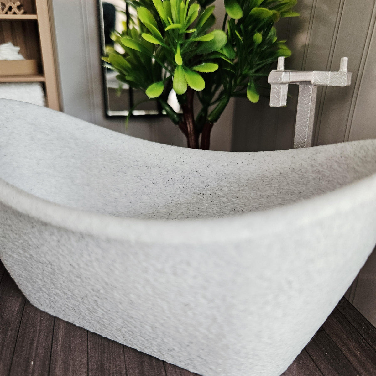 Slipper Bath with Tap – alternate view 4 | 1:12 scale dolls house miniature