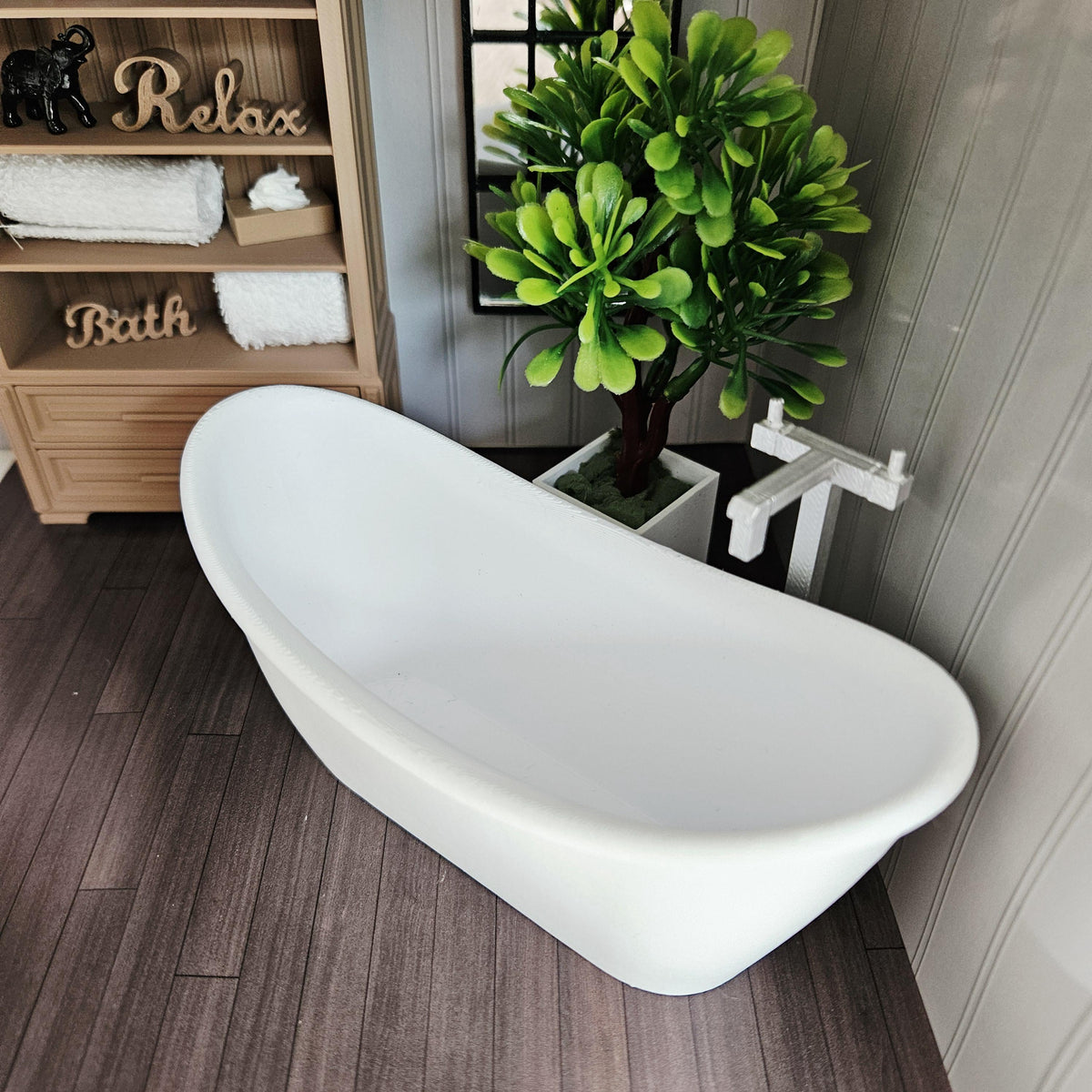 Slipper Bath with Tap – alternate view 9 | 1:12 scale dolls house miniature