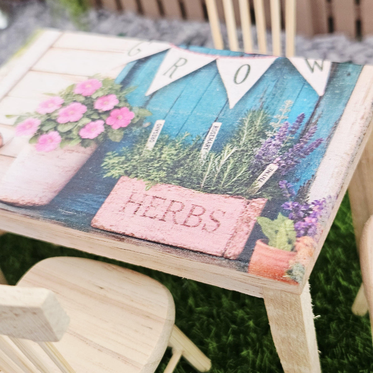 Wooden Garden Table and 4 Chairs  1:12th Scale