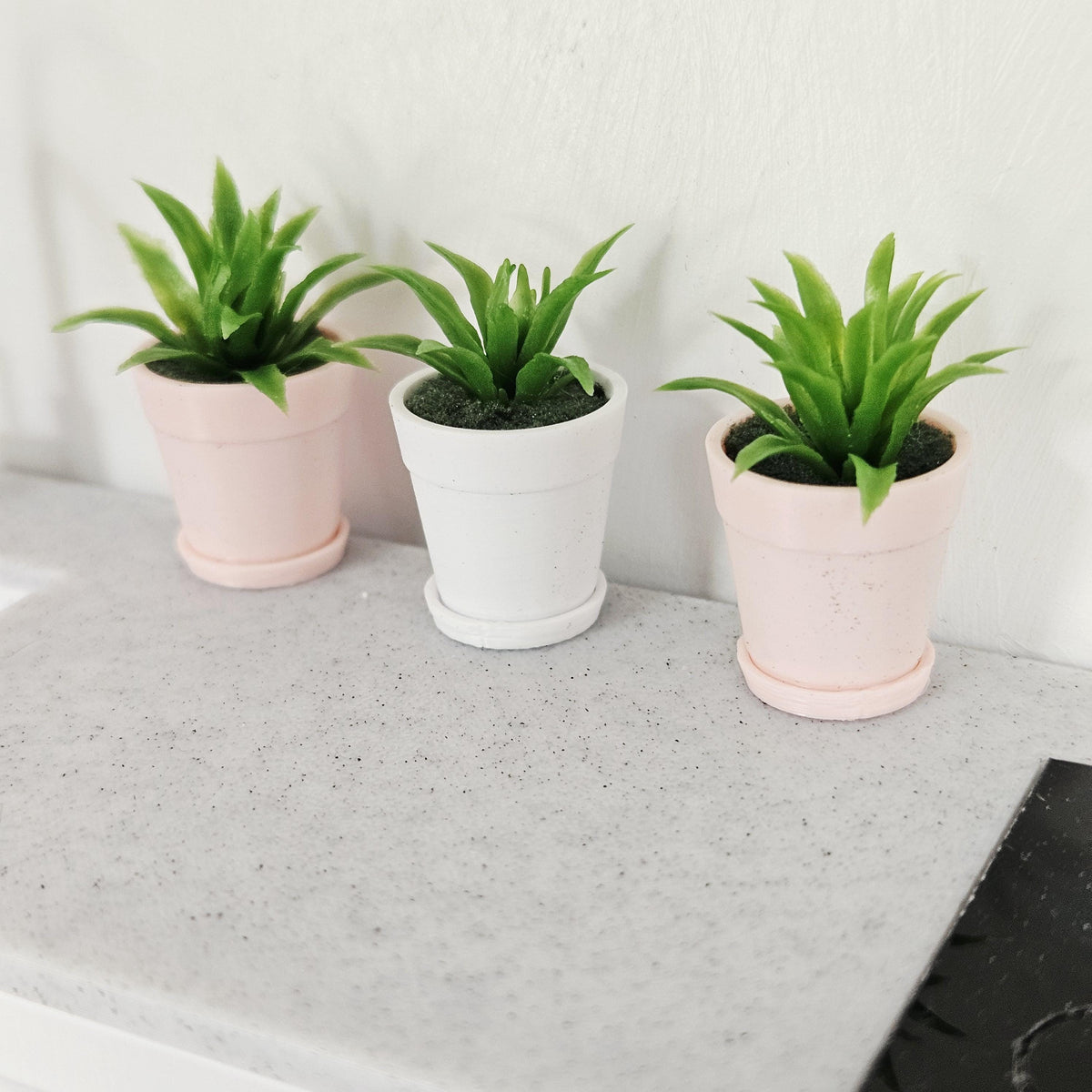 Plant Pots Set | 3 Miniature Pots with Saucers | Choice of Colours | 1:12 Scale
