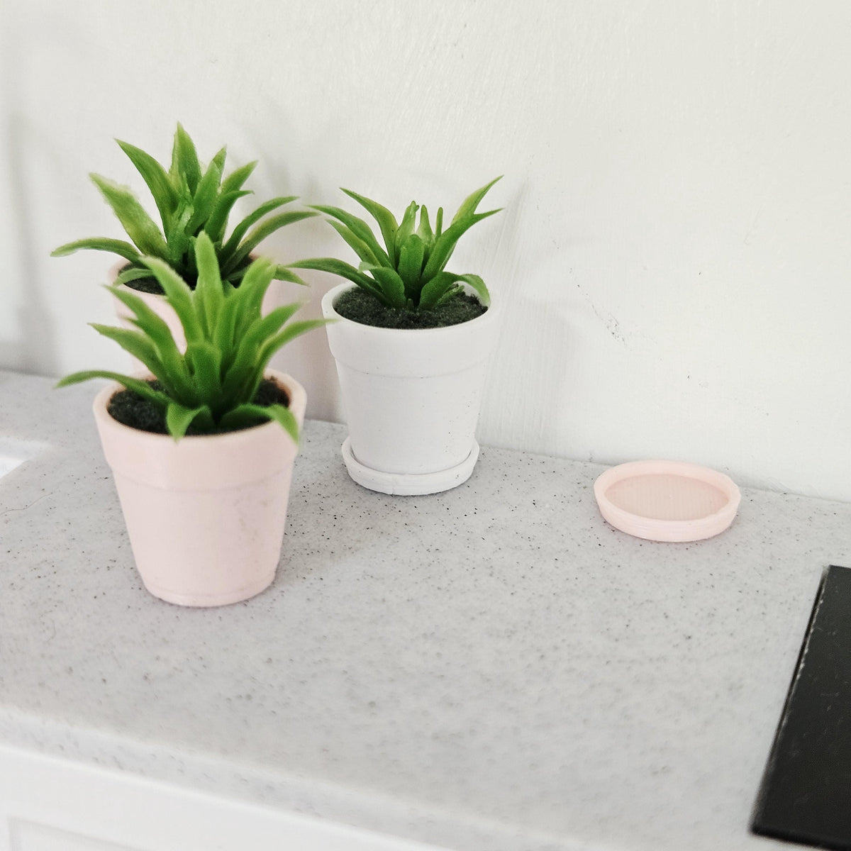 Plant Pots Set | 3 Miniature Pots with Saucers | Choice of Colours | 1:12 Scale