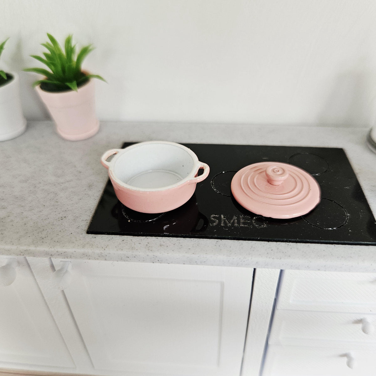 Enamel Casserole Dish with Lid | Choice of Colours | Miniature Cookware | 1:12 Scale