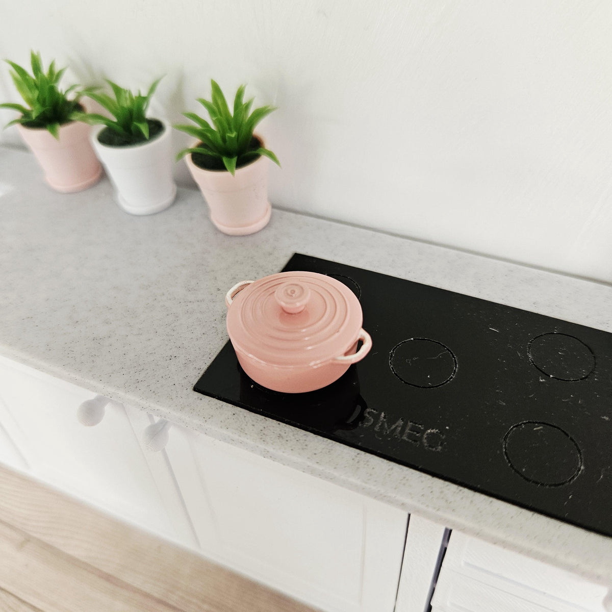 Enamel Casserole Dish with Lid | Choice of Colours | Miniature Cookware | 1:12 Scale