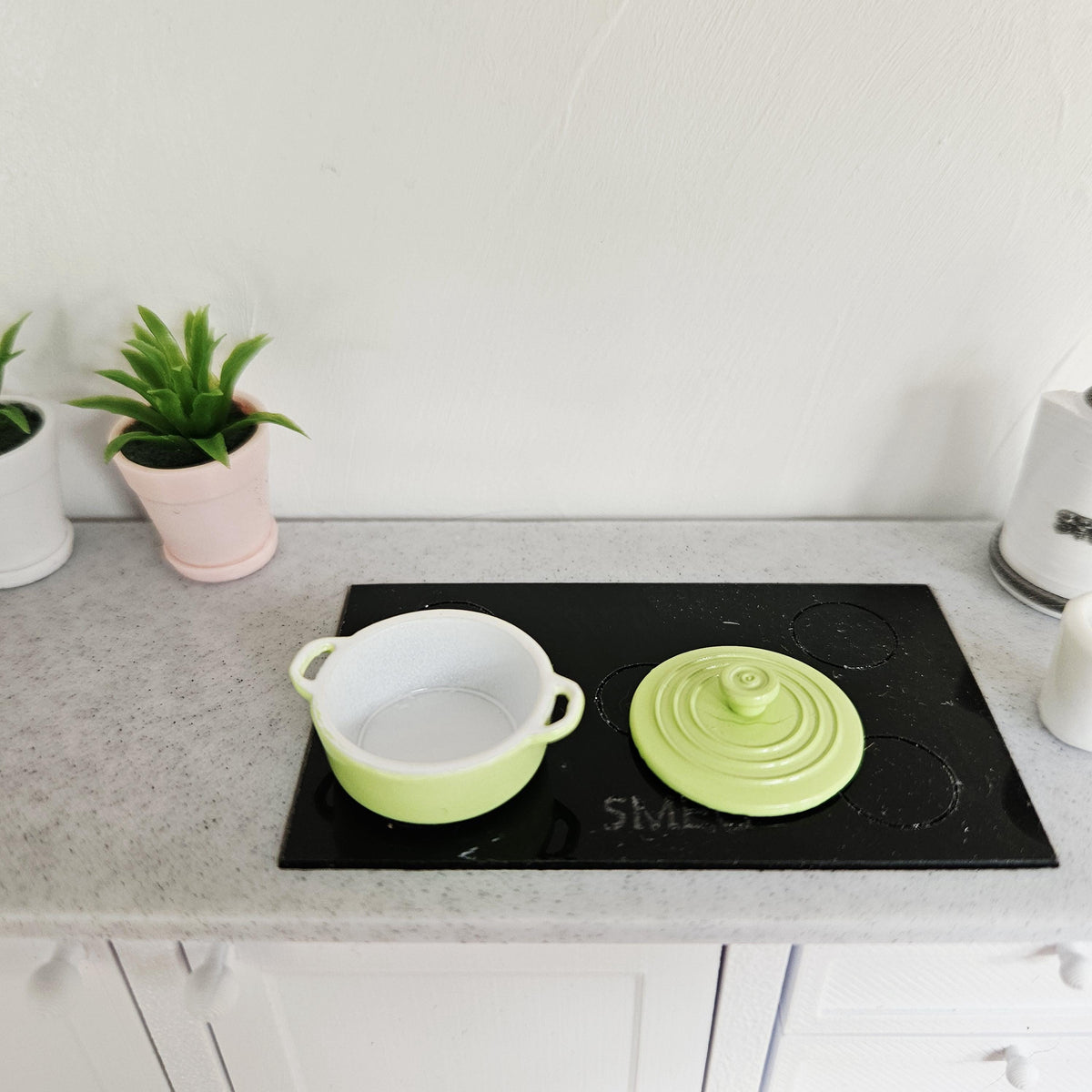 Enamel Casserole Dish with Lid | Choice of Colours | Miniature Cookware | 1:12 Scale