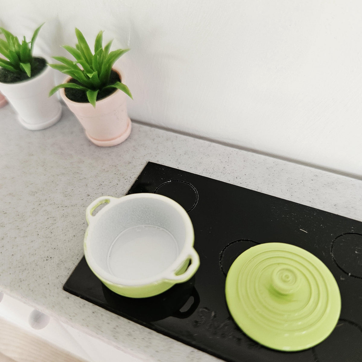 Enamel Casserole Dish with Lid | Choice of Colours | Miniature Cookware | 1:12 Scale