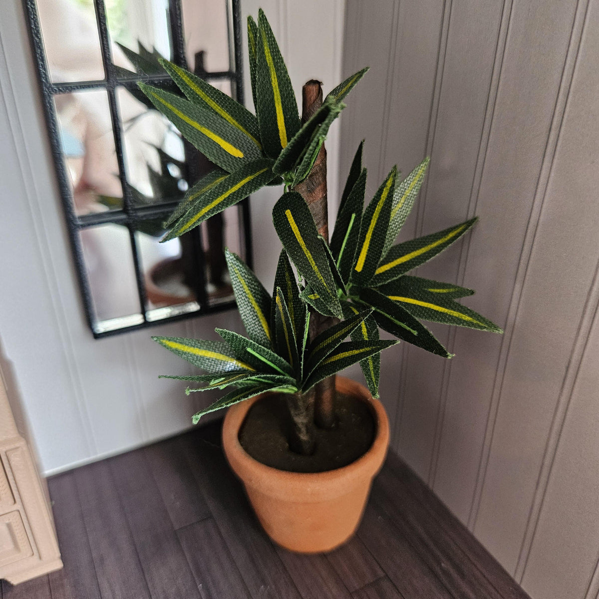 Dolls House Yucca Plant | Potted Indoor Plant | Modern Greenery Decor | 1:12 Scale
