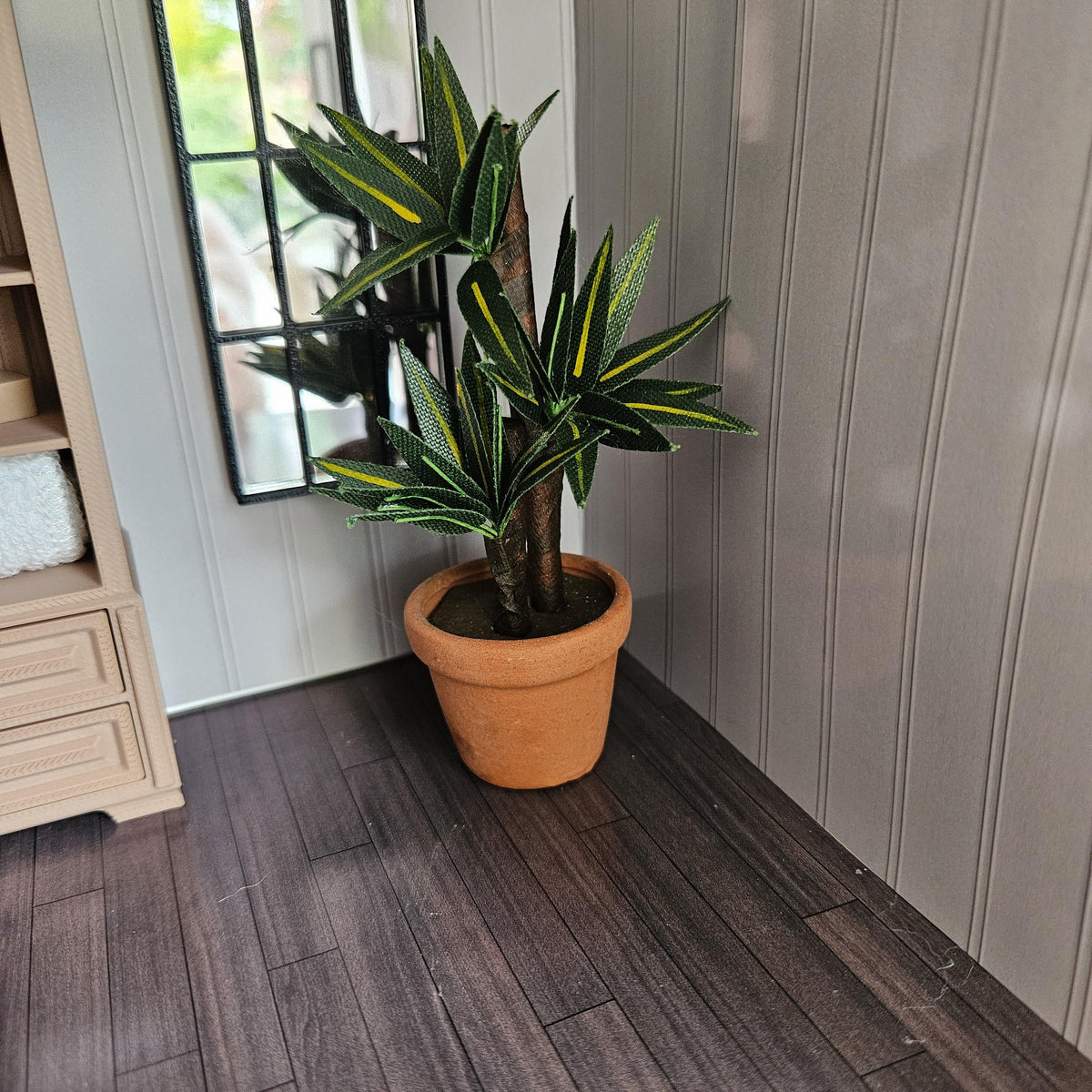 Dolls House Yucca Plant | Potted Indoor Plant | Modern Greenery Decor | 1:12 Scale