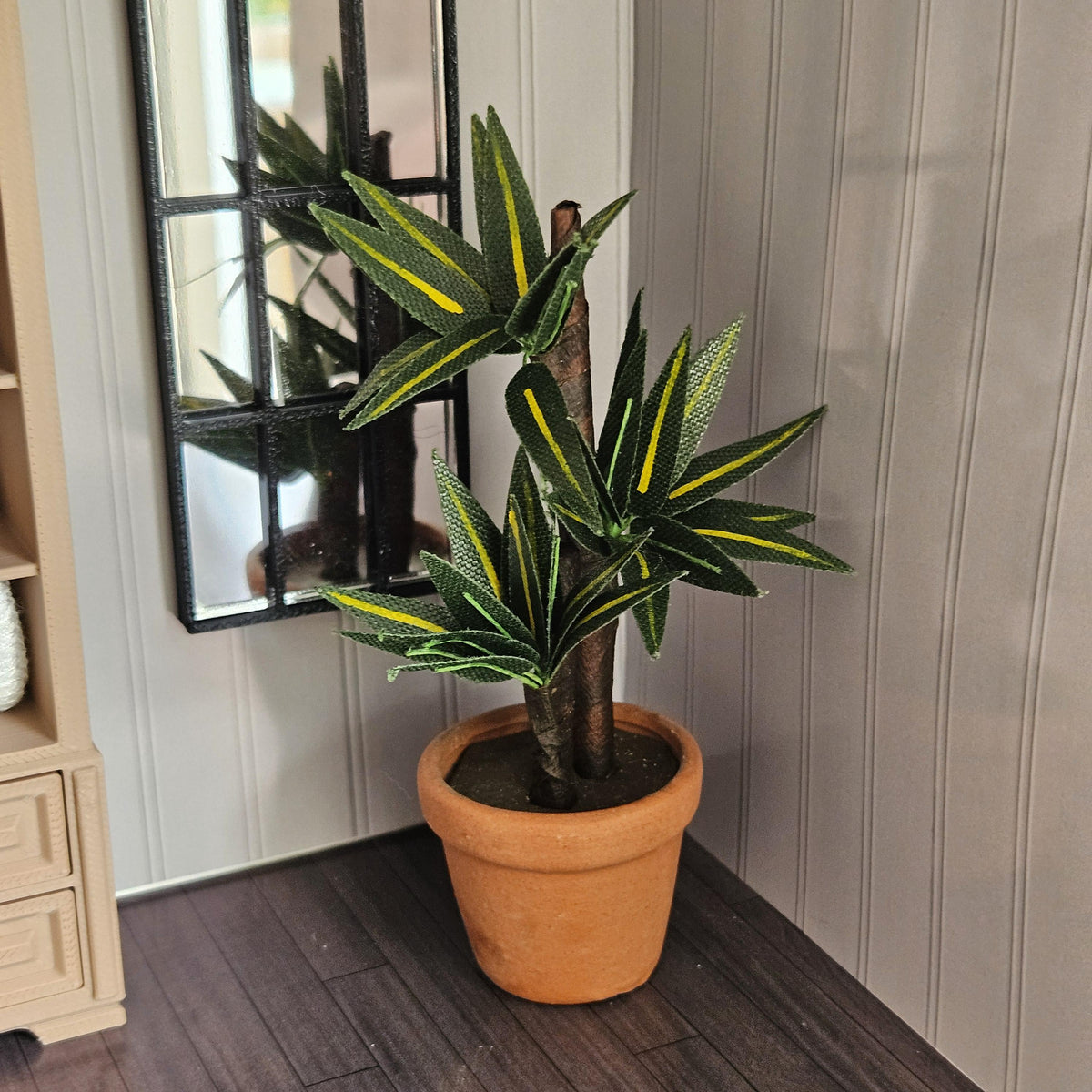 Dolls House Yucca Plant | Potted Indoor Plant | Modern Greenery Decor | 1:12 Scale