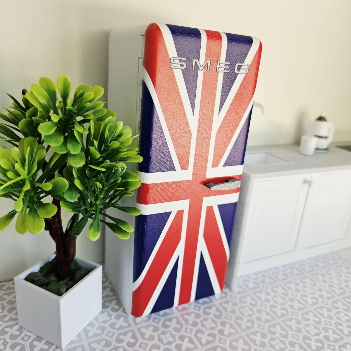 Union Jack SMEG-Style Fridge – alternate view 6 | 1:12 scale dolls house miniature