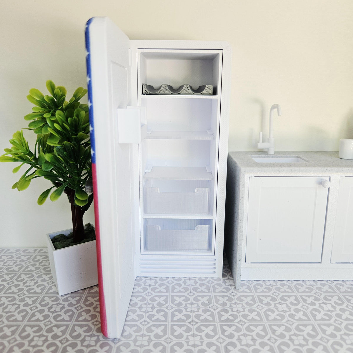 Dolls House USA Flag Fridge | Retro American Style Refrigerator | Opening Door | 1:12 Scale