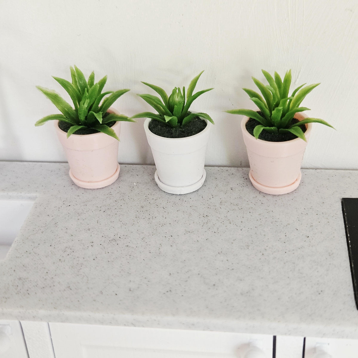 Plant Pots Set | 3 Miniature Pots with Saucers | Choice of Colours | 1:12 Scale