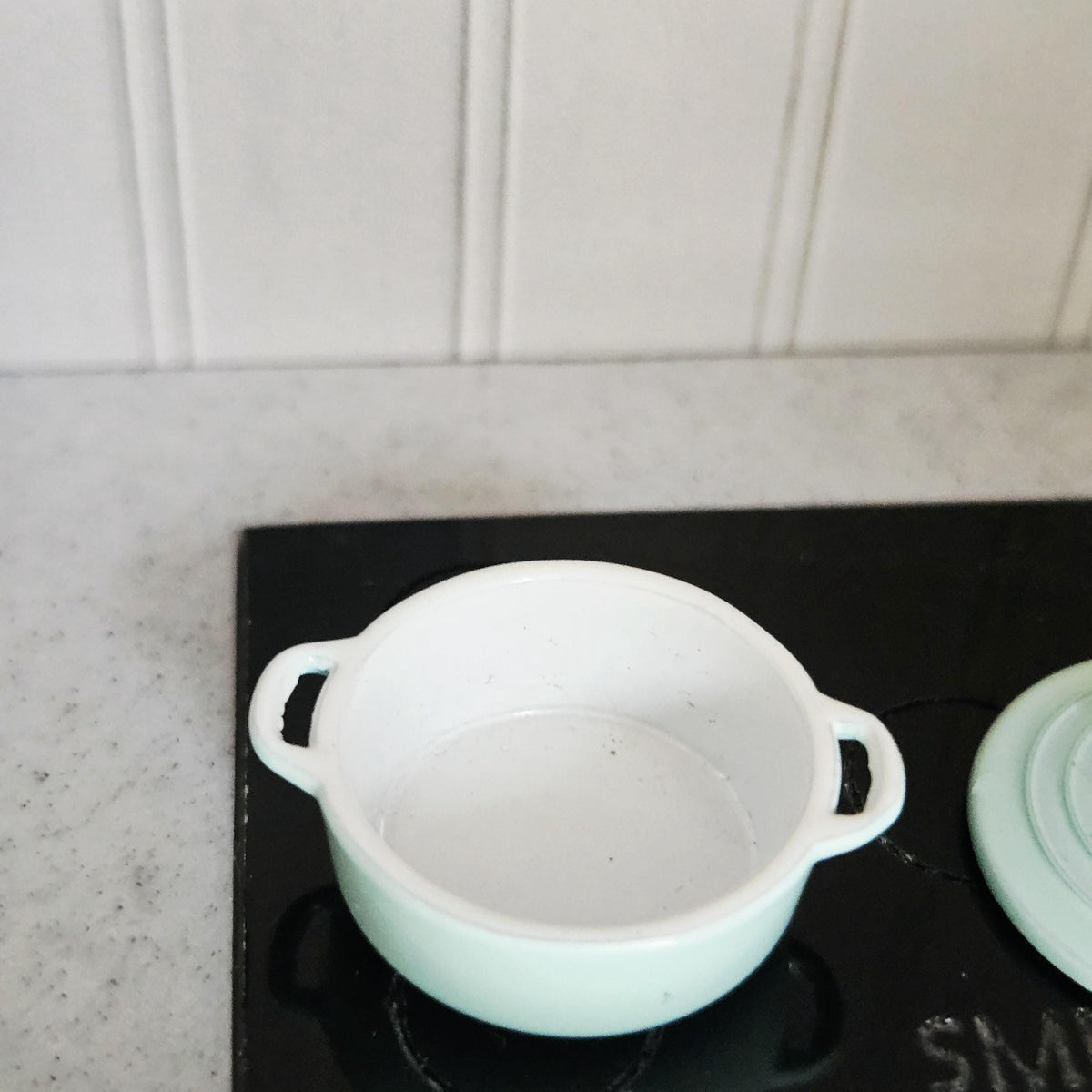 Enamel Casserole Dish with Lid | Choice of Colours | Miniature Cookware | 1:12 Scale