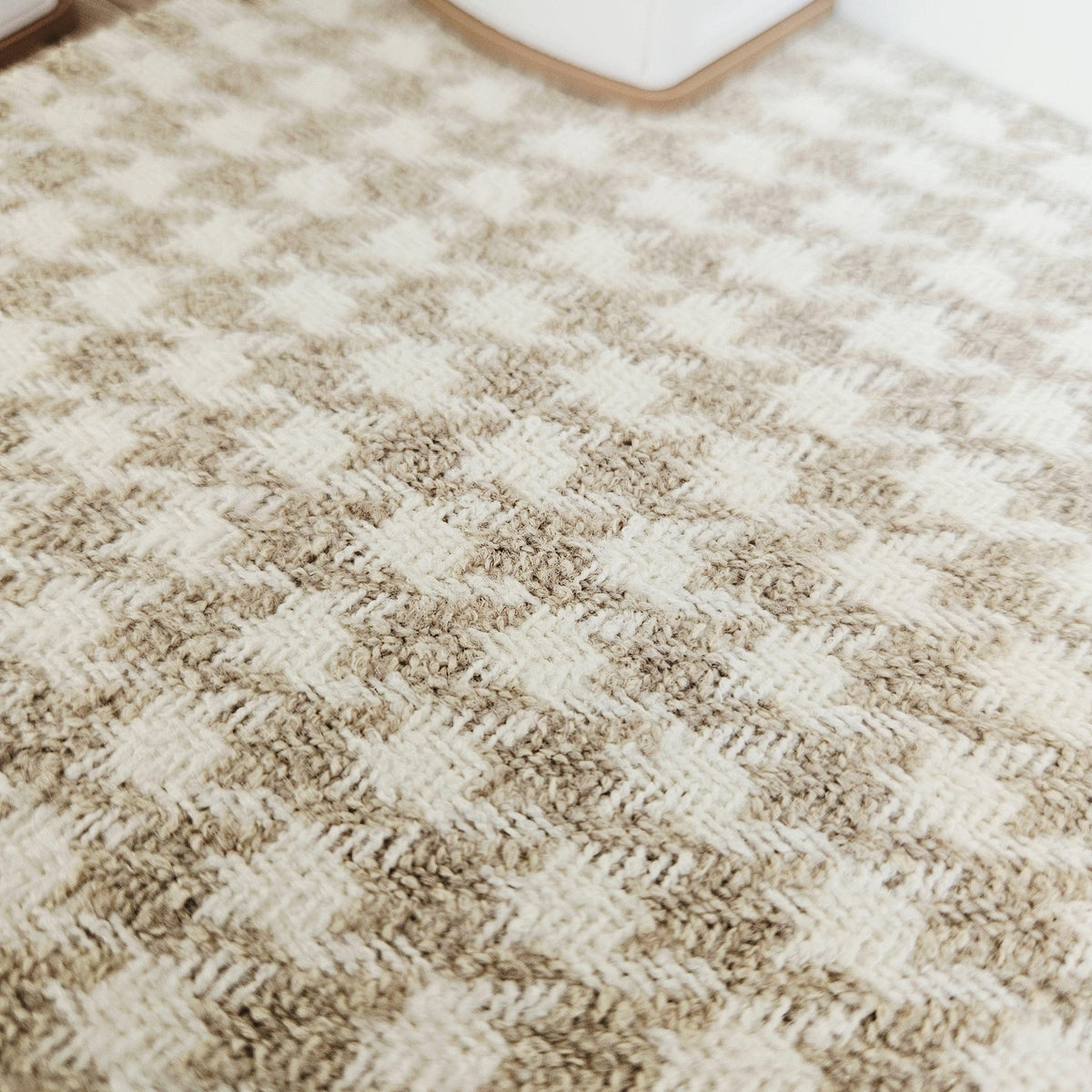 XL Light Beige Houndstooth Rug – alternate view 2 | 1:12 scale dolls house miniature