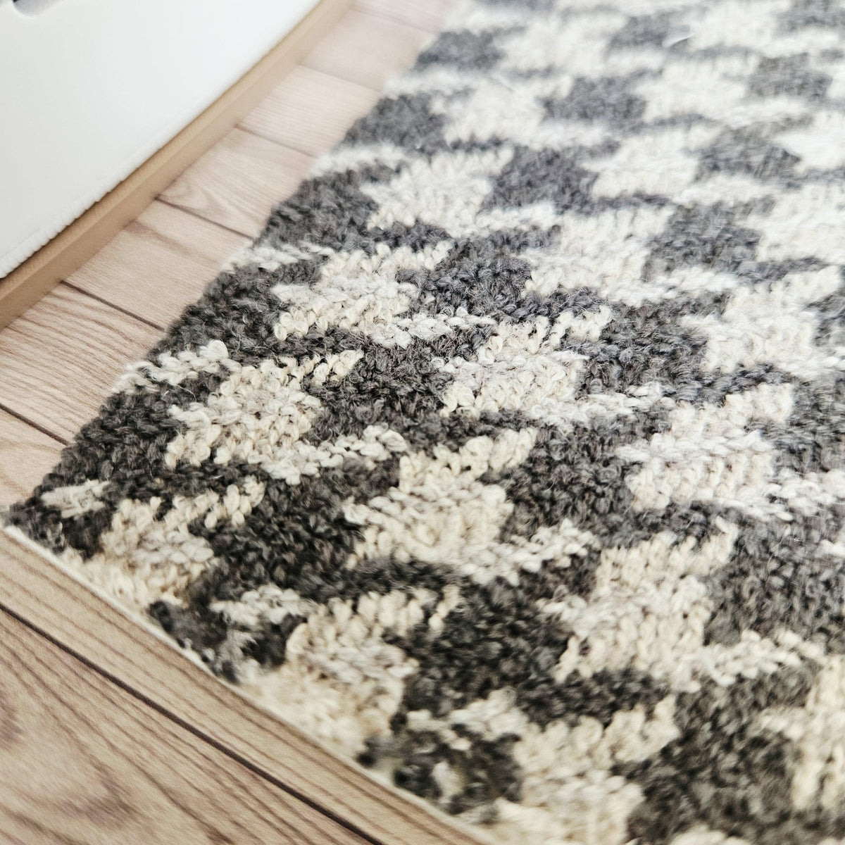 Black Houndstooth Runner / Rug – alternate view 3 | 1:12 scale dolls house miniature