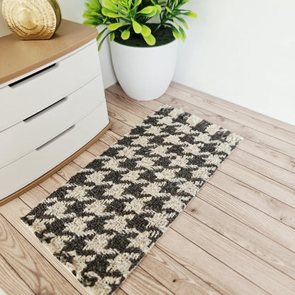 Black Houndstooth Runner / Rug – alternate view 5 | 1:12 scale dolls house miniature