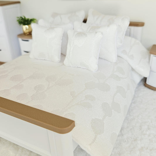 White Floral Print Double Bedding Set | 1:12 scale dolls house miniature