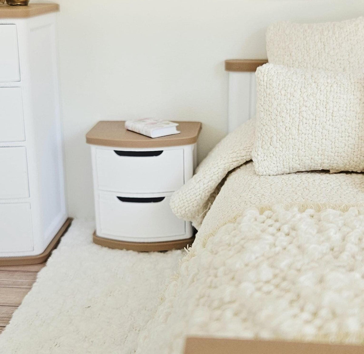 Modern Curved Bedside Table – alternate view 3 | 1:12 scale dolls house miniature