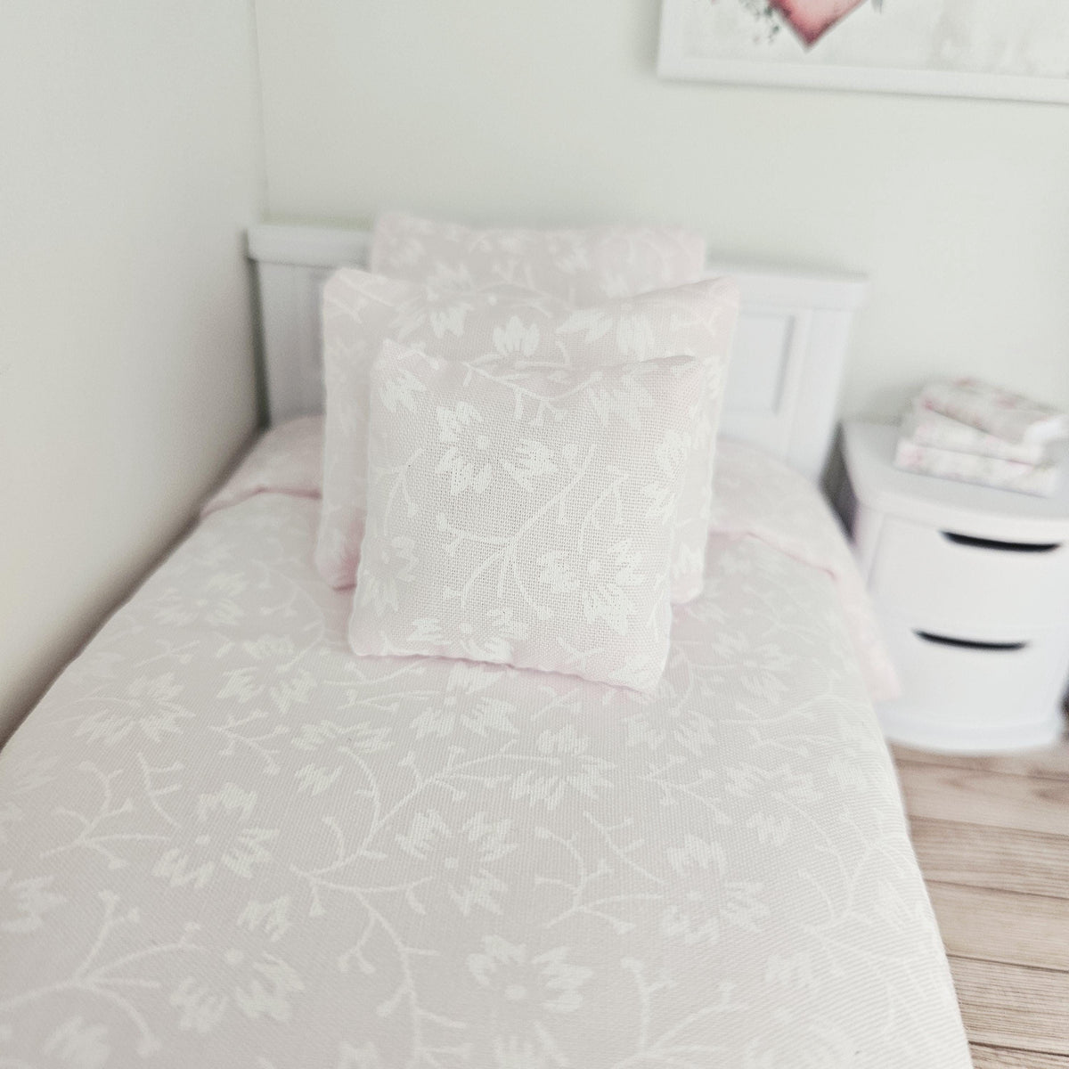 Pink Ditsy Floral Single Bedding Set – alternate view 5 | 1:12 scale dolls house miniature