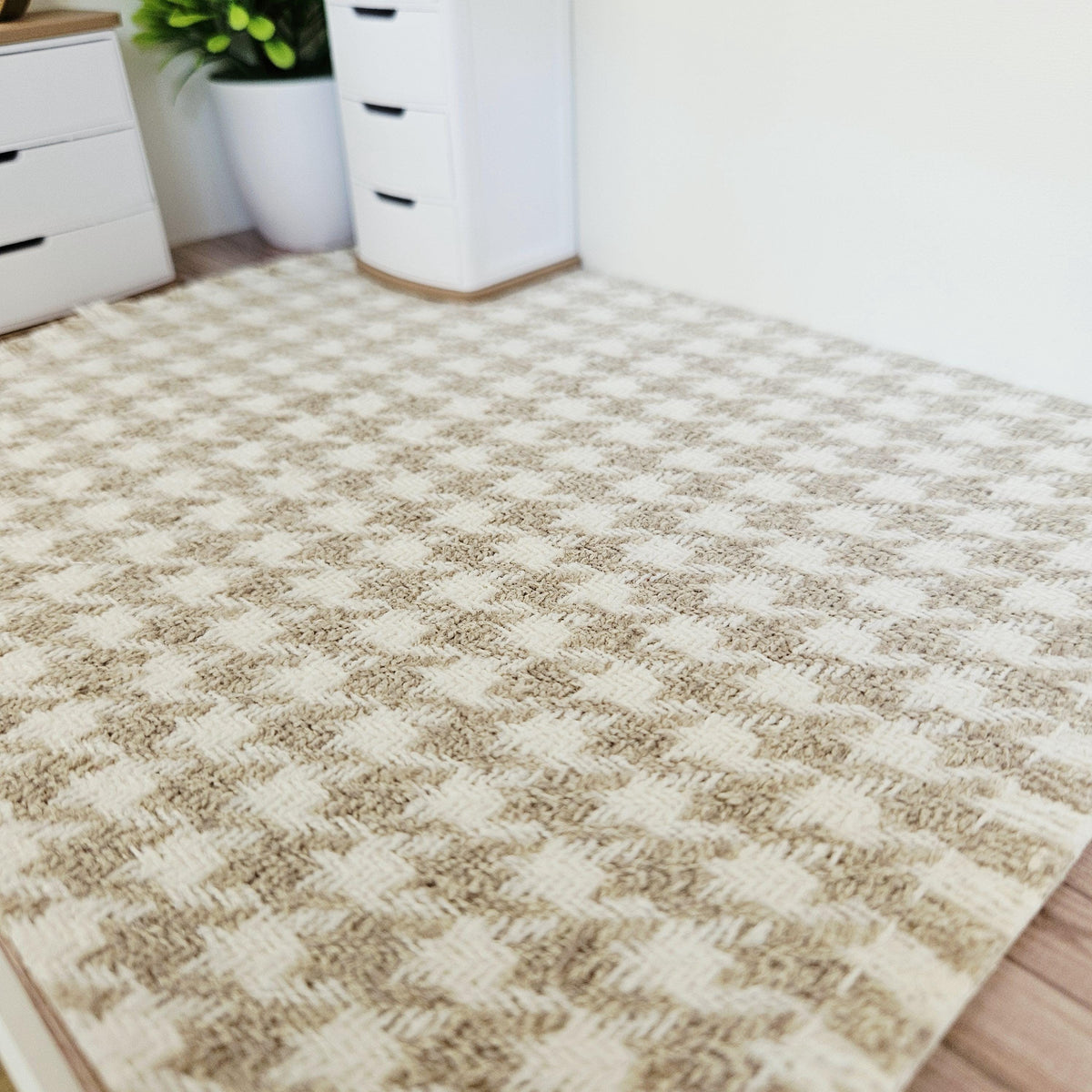 XL Light Beige Houndstooth Rug | 1:12 scale dolls house miniature