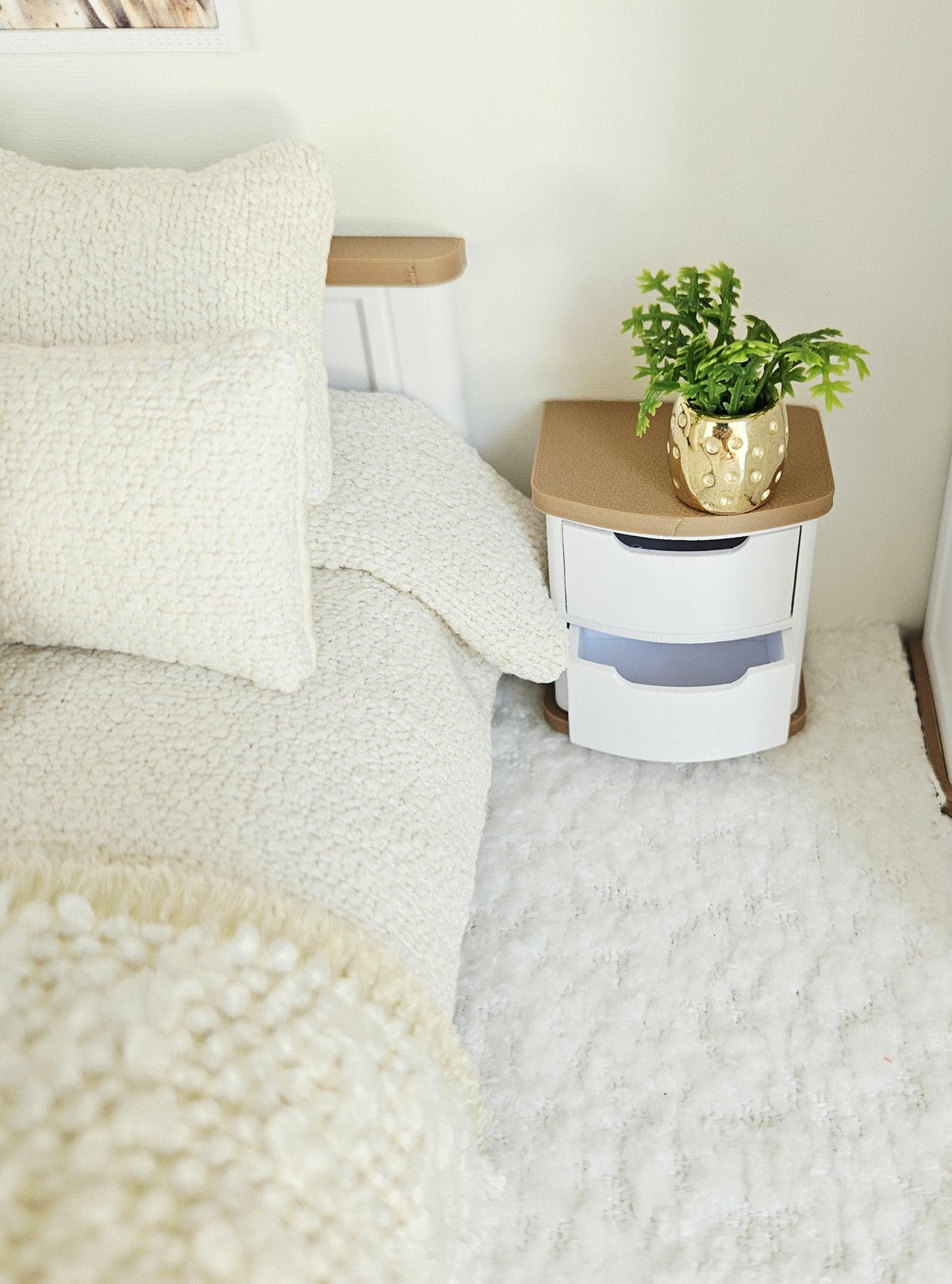 Modern Curved Bedside Table – alternate view 4 | 1:12 scale dolls house miniature