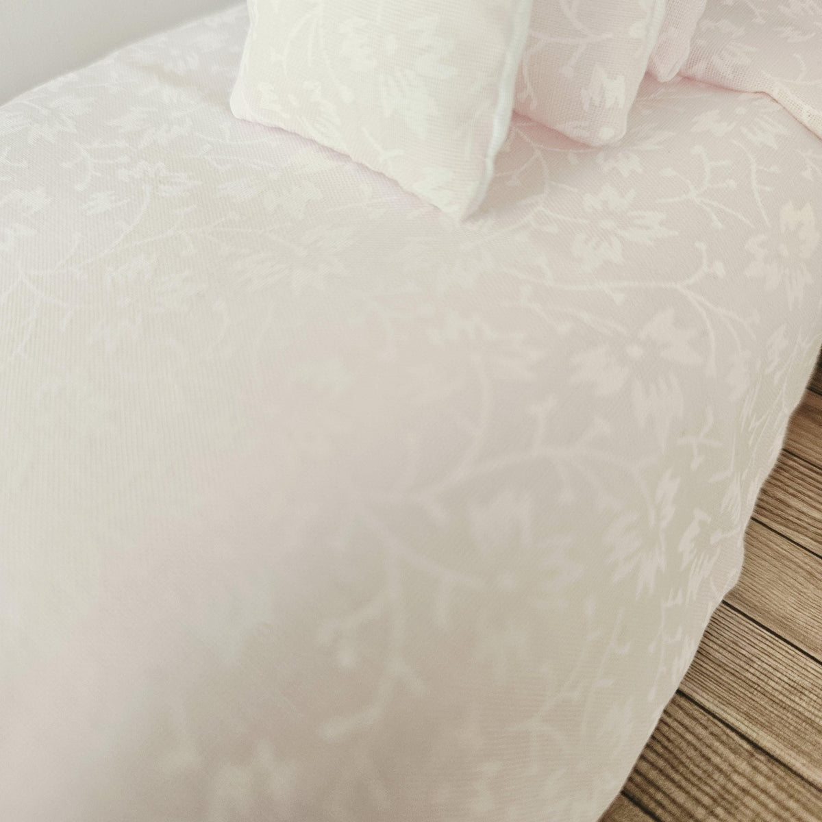 Pink Ditsy Floral Single Bedding Set – alternate view 4 | 1:12 scale dolls house miniature