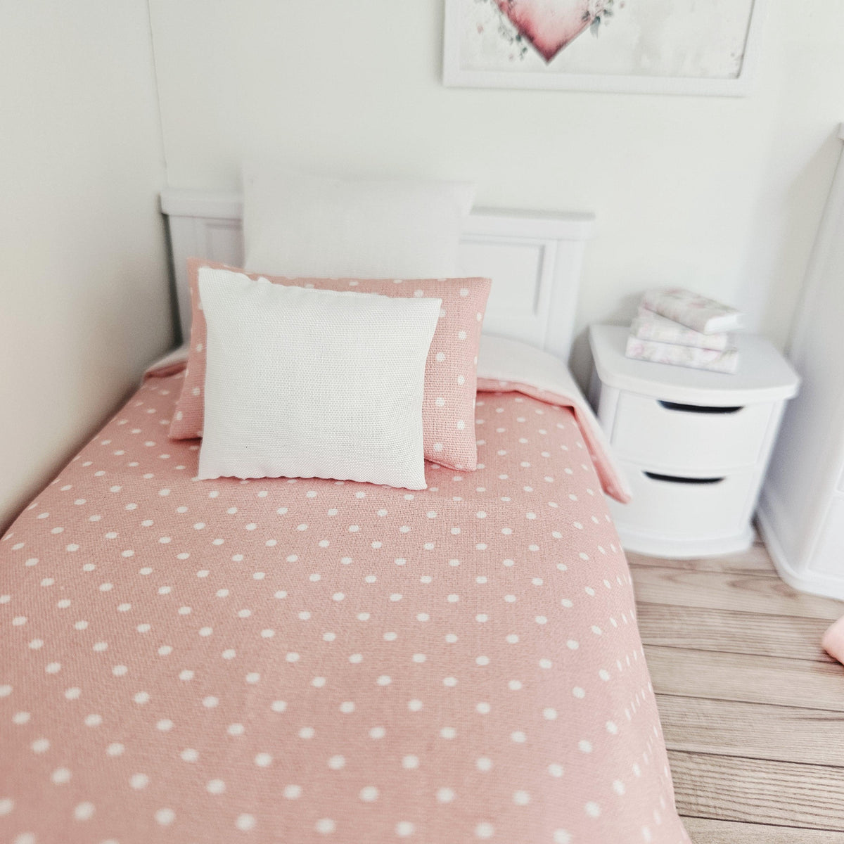 Dusky Pink Single Bedding Set – alternate view 5 | 1:12 scale dolls house miniature