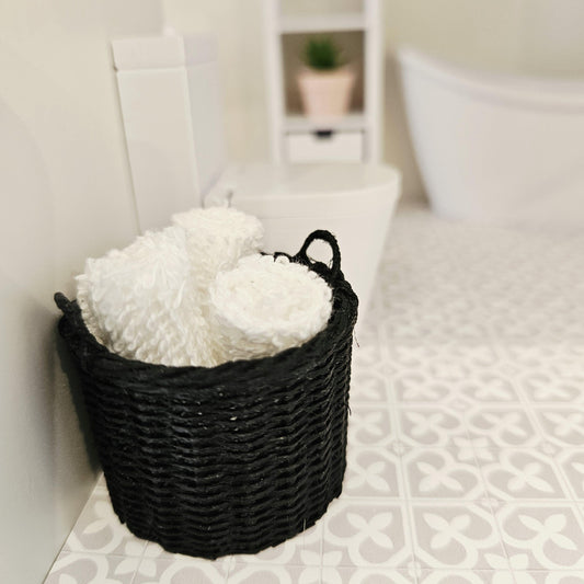 Large Wicker Basket with 3 Towels – alternate view 2 | 1:12 scale dolls house miniature
