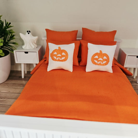 Pumpkin Halloween Double Bedding – alternate view 2 | 1:12 scale dolls house miniature