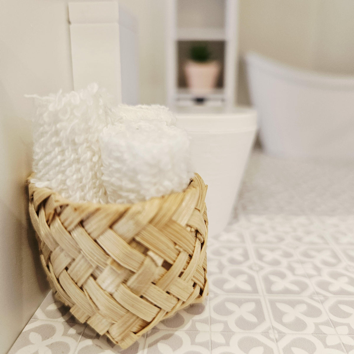 Small Wicker Basket with 3 Towels – alternate view 4 | 1:12 scale dolls house miniature