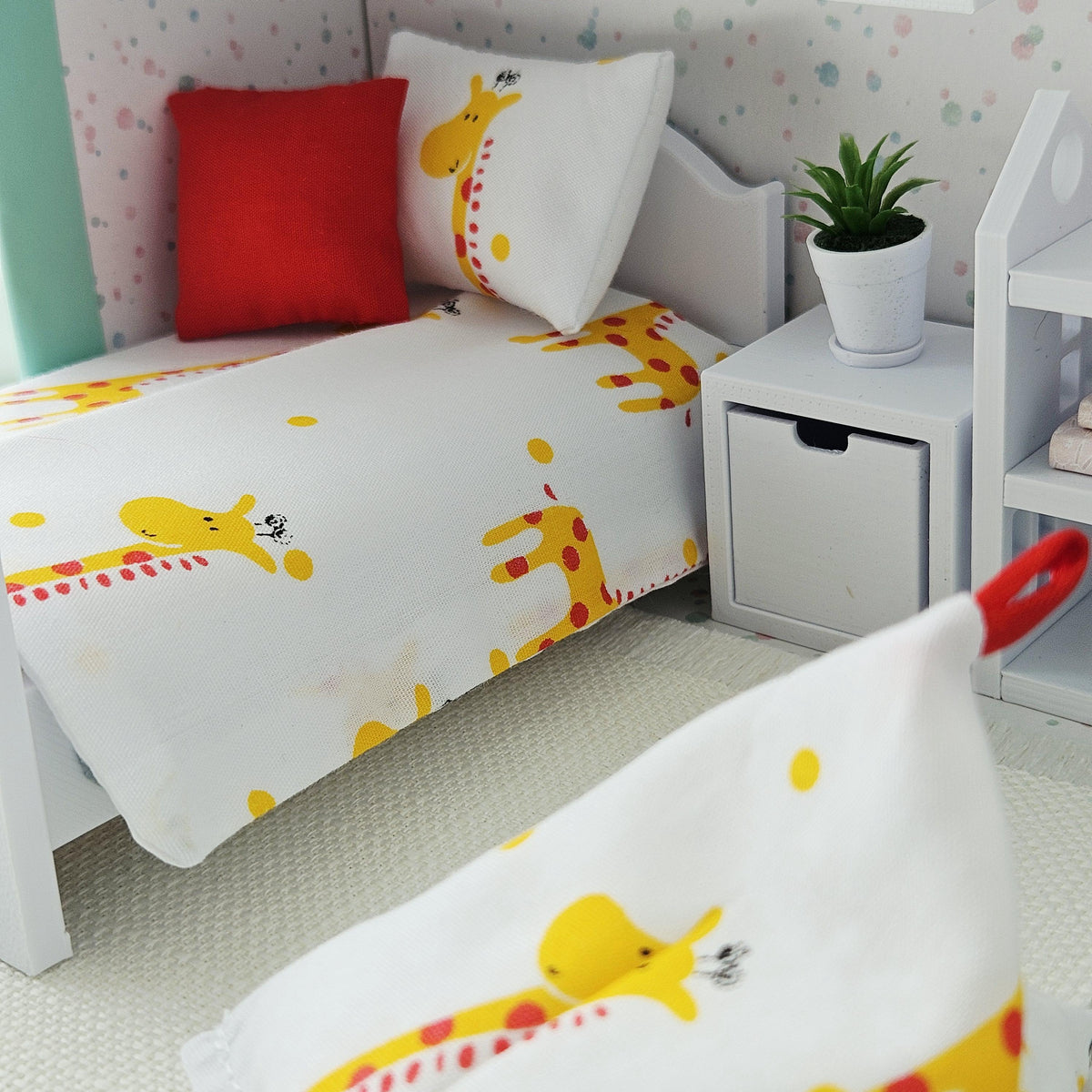 Giraffe Suitcase Dollhouse – alternate view 3 | 1:12 scale dolls house miniature