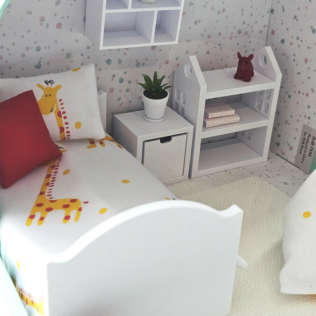 Giraffe Suitcase Dollhouse – alternate view 8 | 1:12 scale dolls house miniature