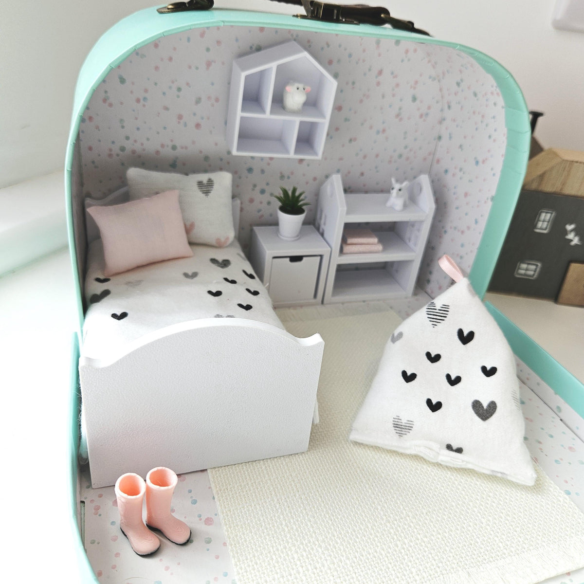 Heart Suitcase Dollhouse – alternate view 7 | 1:12 scale dolls house miniature