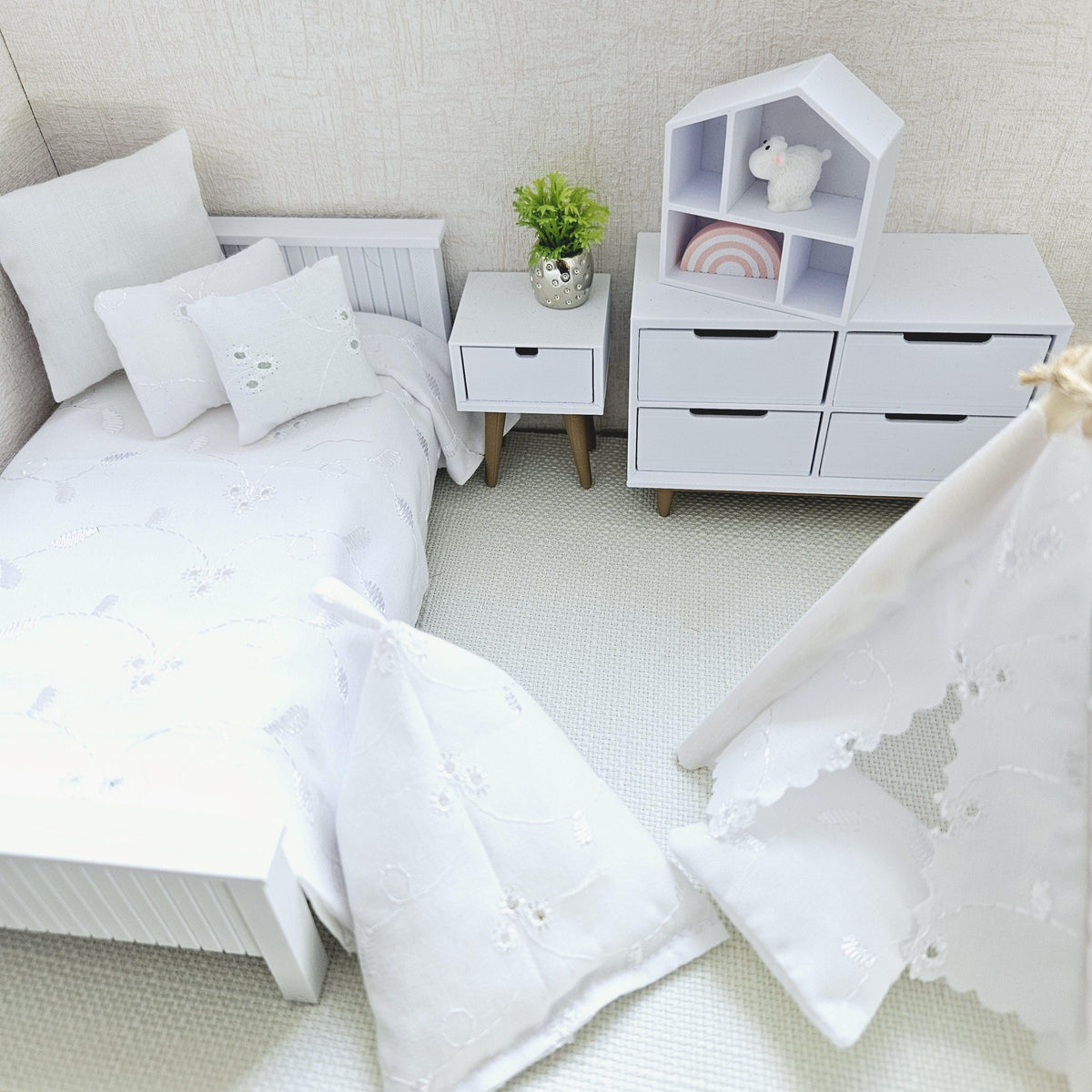 White Junior/Single Bedding Set | 1:12 scale dolls house miniature
