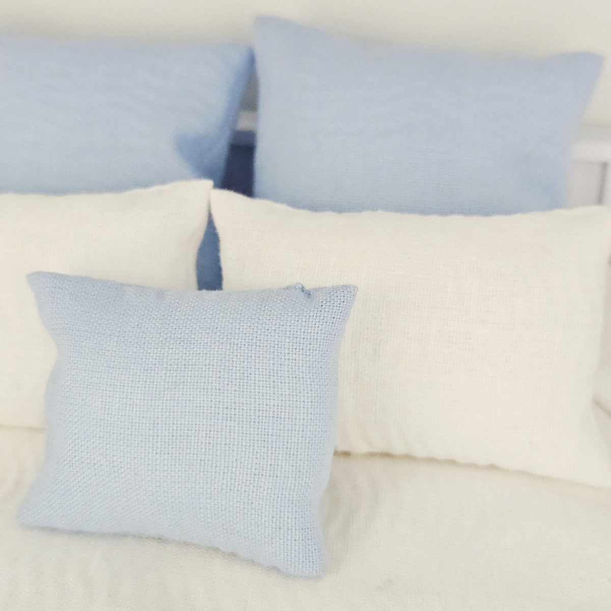 Blue & White Beach Double Bedding Set – alternate view 8 | 1:12 scale dolls house miniature