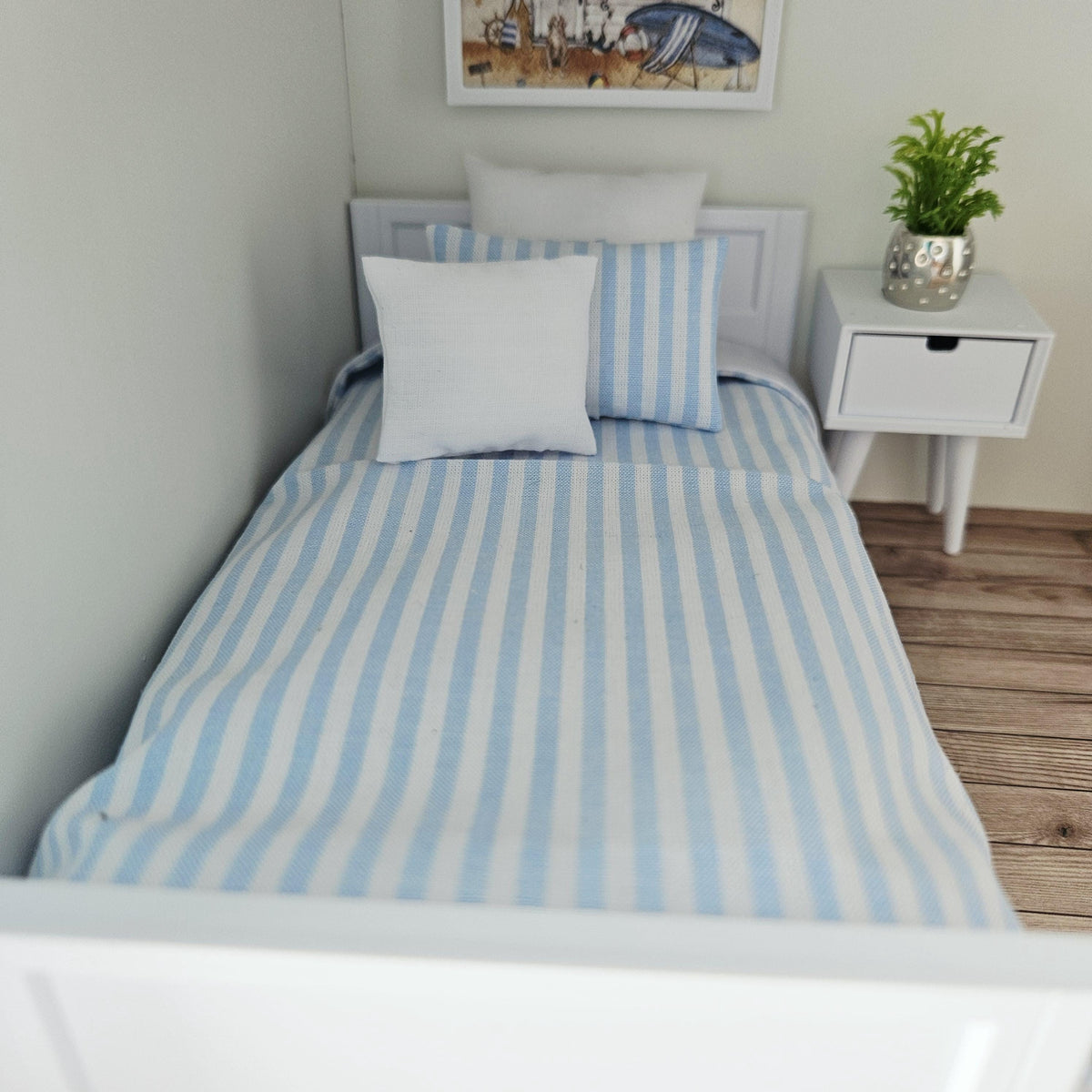 Beach Design Single Bedding Set – alternate view 3 | 1:12 scale dolls house miniature