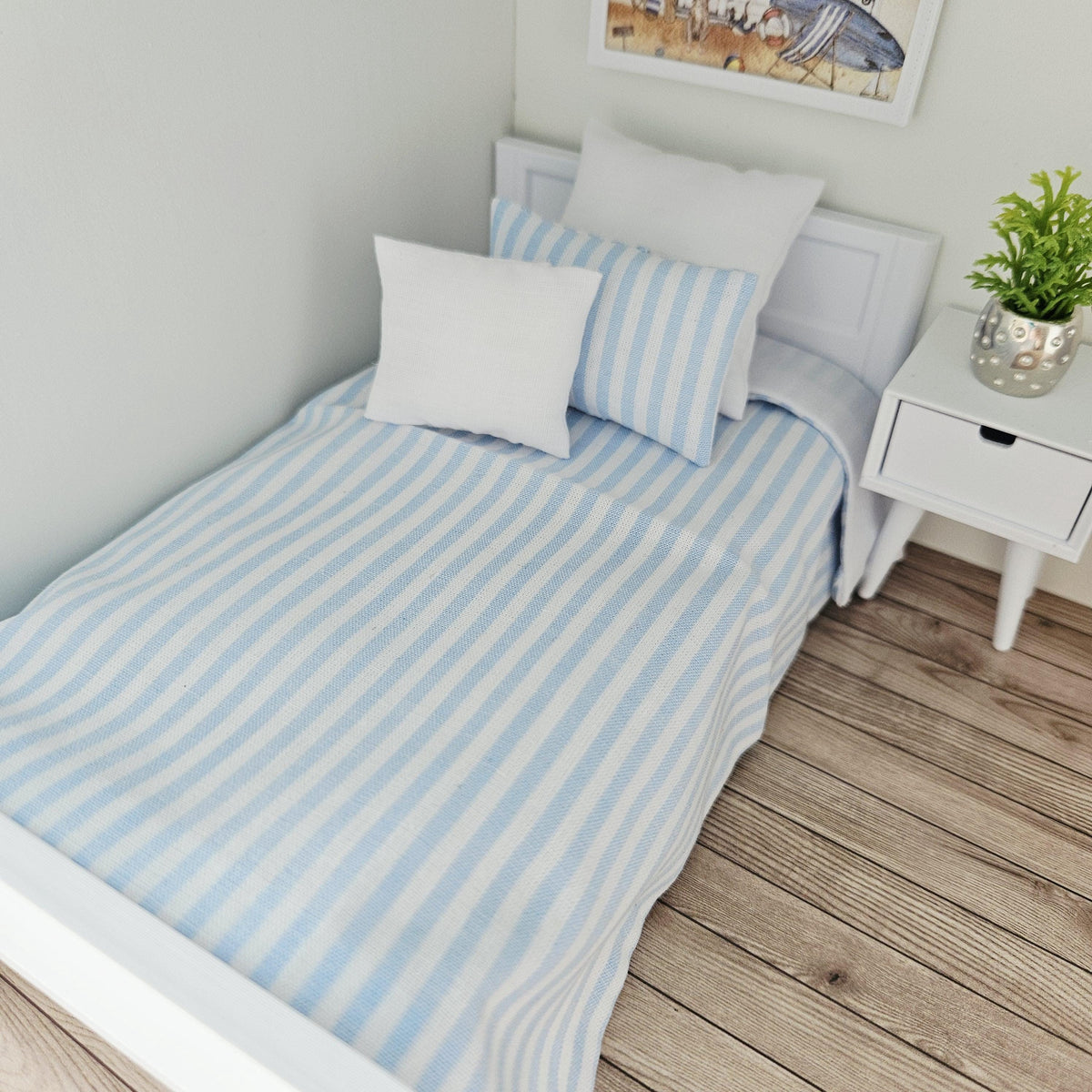 Beach Design Single Bedding Set – alternate view 4 | 1:12 scale dolls house miniature