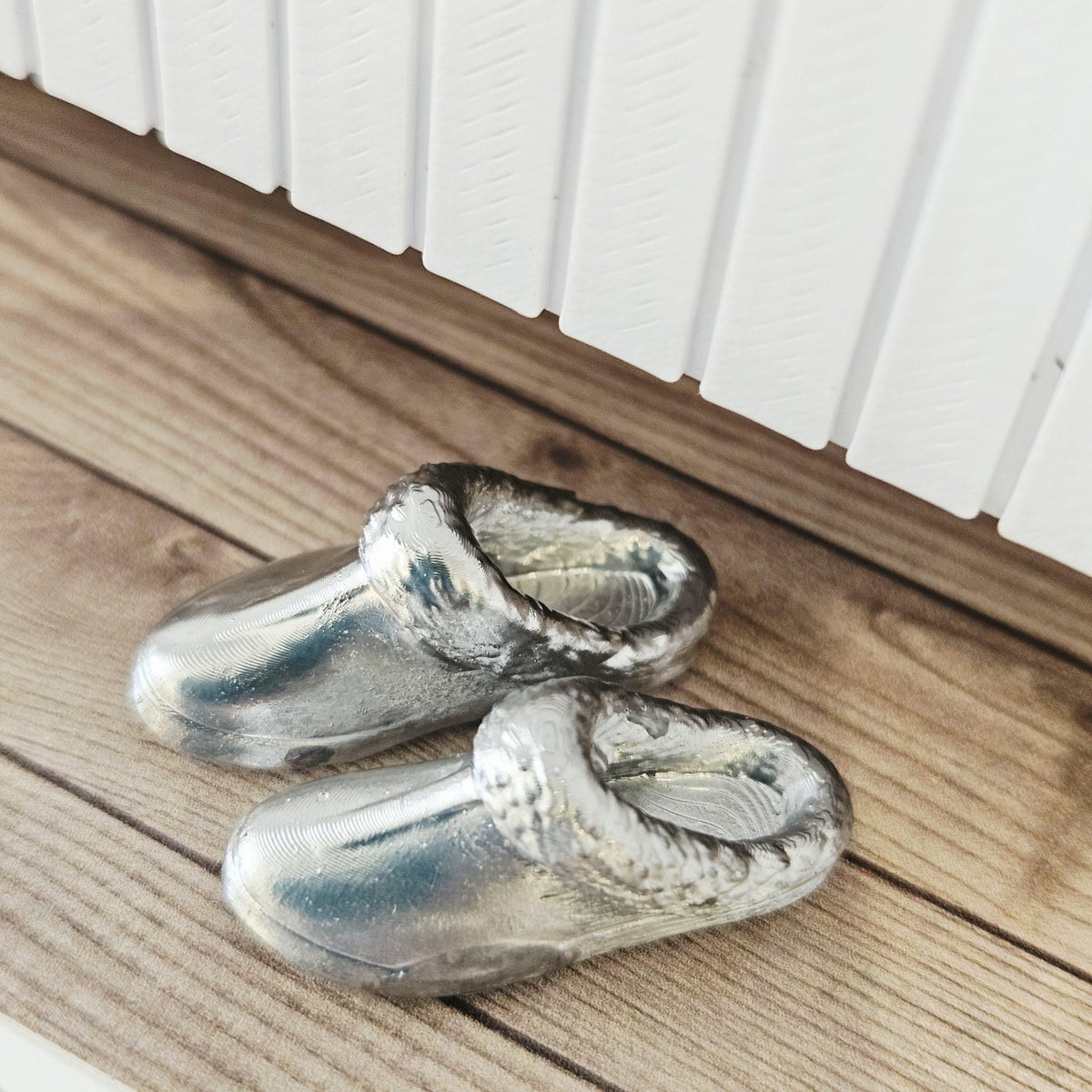 Slippers – alternate view 8 | 1:12 scale dolls house miniature