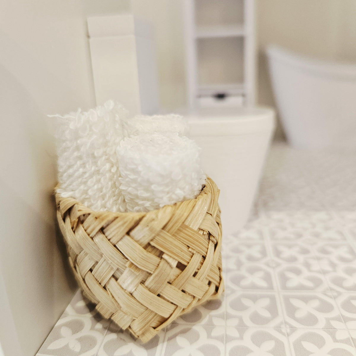 Small Wicker Basket with 3 Towels – alternate view 3 | 1:12 scale dolls house miniature