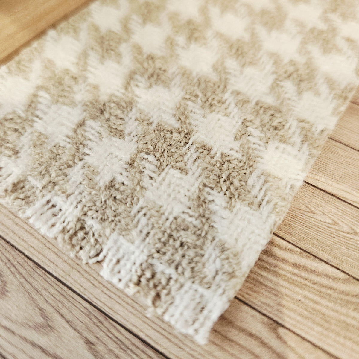 Small Beige Houndstooth Rug – alternate view 4 | 1:12 scale dolls house miniature