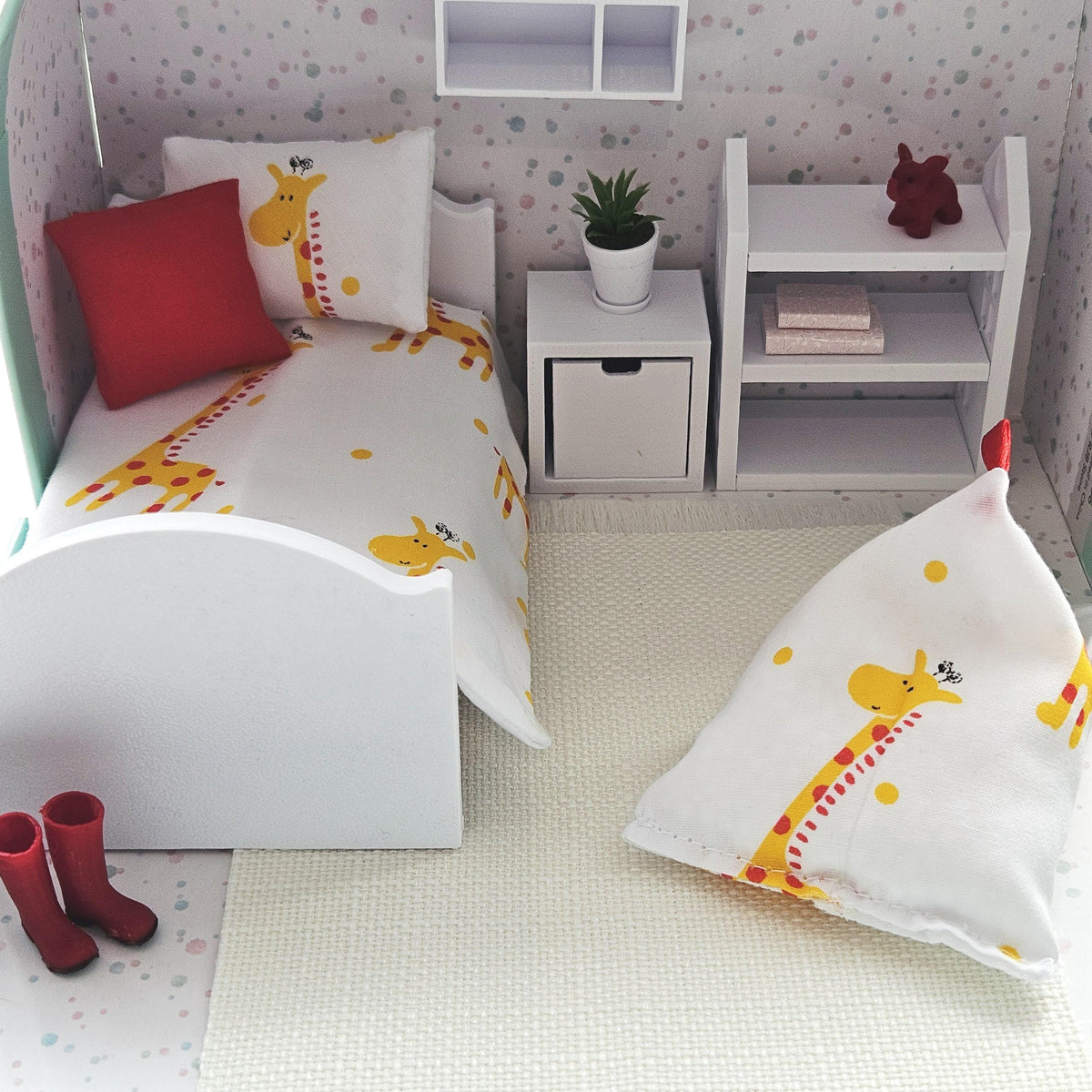 Giraffe Suitcase Dollhouse – alternate view 7 | 1:12 scale dolls house miniature